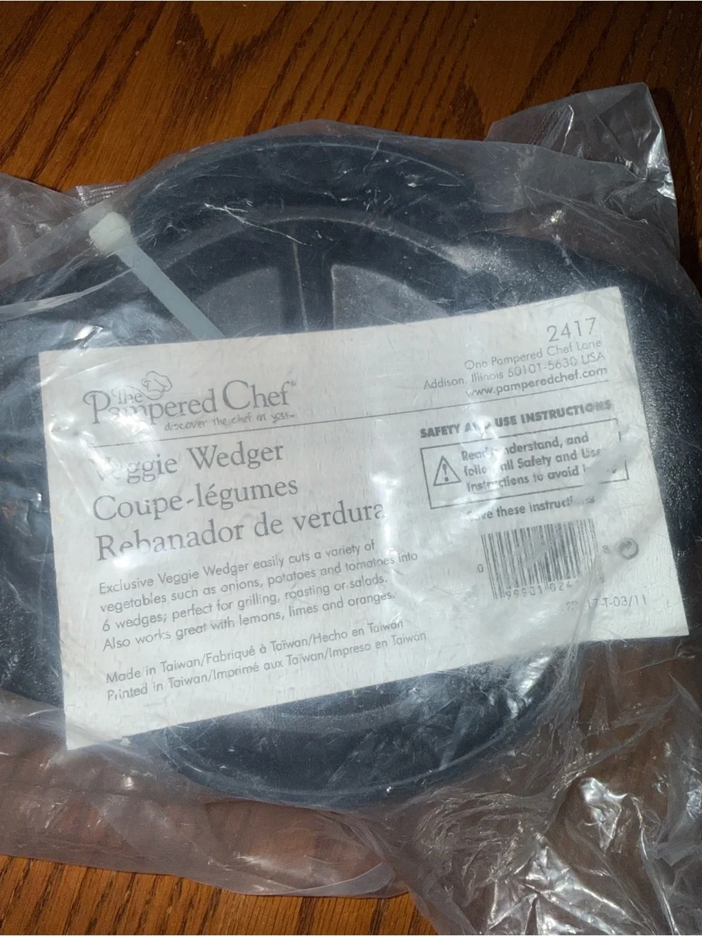 PAMPERED CHEF VEGGIE WEDGER Fruit Vegetable Cutter Slicer 6 wedges #2417